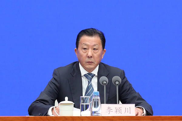 影片以实拍追车和枪战戏为主，动作场面硬核直接。