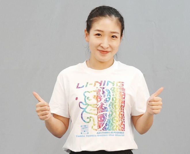 丽亚·蜜雪儿秀华丽珠宝 2010-08-30 当地时间2010年8月29日，被称为“电视界奥斯卡”的第62届艾美奖颁奖典礼在美国纽约时代广场诺基亚剧院盛大举行，本届艾美奖入围者实力雄厚竞争激烈，红地毯上也是群星闪耀，星光熠熠。